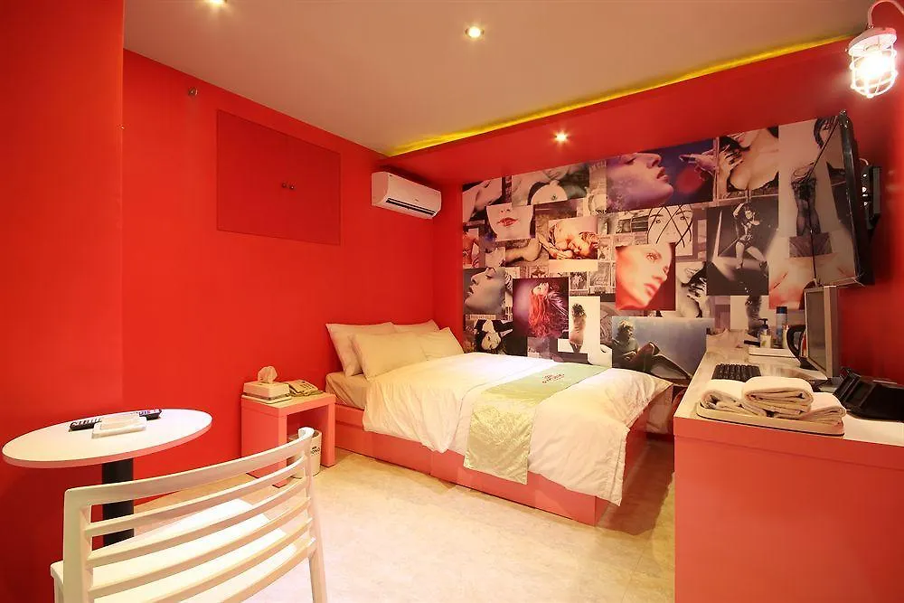 Fiona Hotel Seoul 2*,