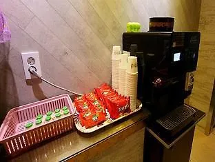 Fiona Hotel Seoul 2*,